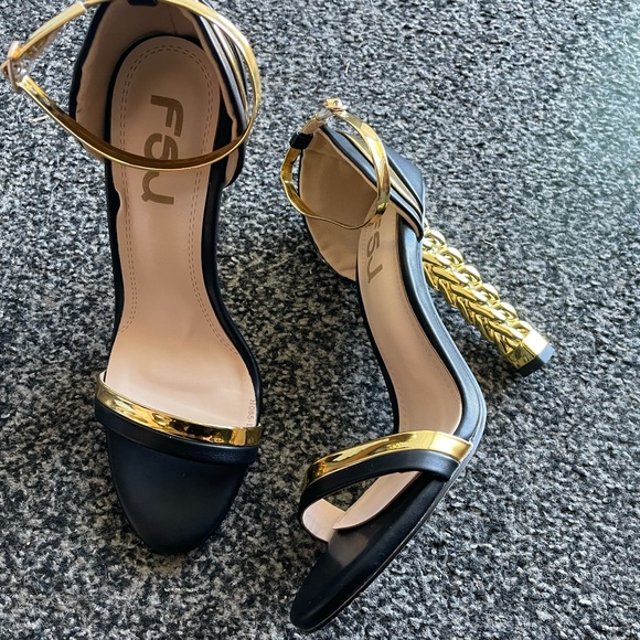 Ladies' Fashion Gold Metal Tone chain heel Party Pumps - Picture 2 of 12